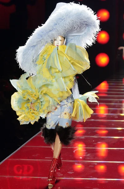 Look 10